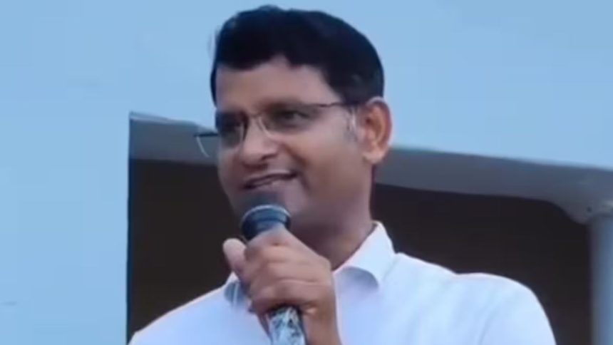 बरेली के एमजीएम इंटर कॉलेज के शिक्षक रजनीश गंगवार इन दिनों विवादों में घिर...