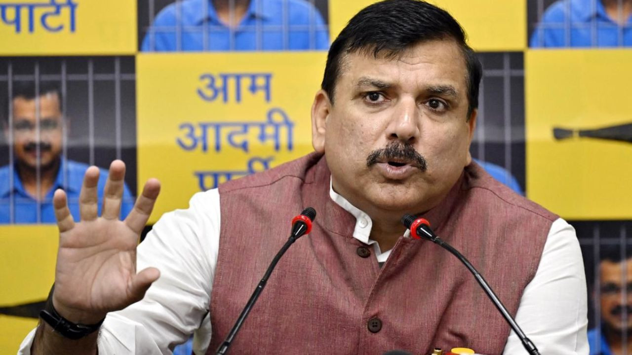 आम आदमी पार्टी ने ‘मधुशाला नहीं, पाठशाला चाहिए’ के नारे के साथ ‘स्कूल बचाओ...