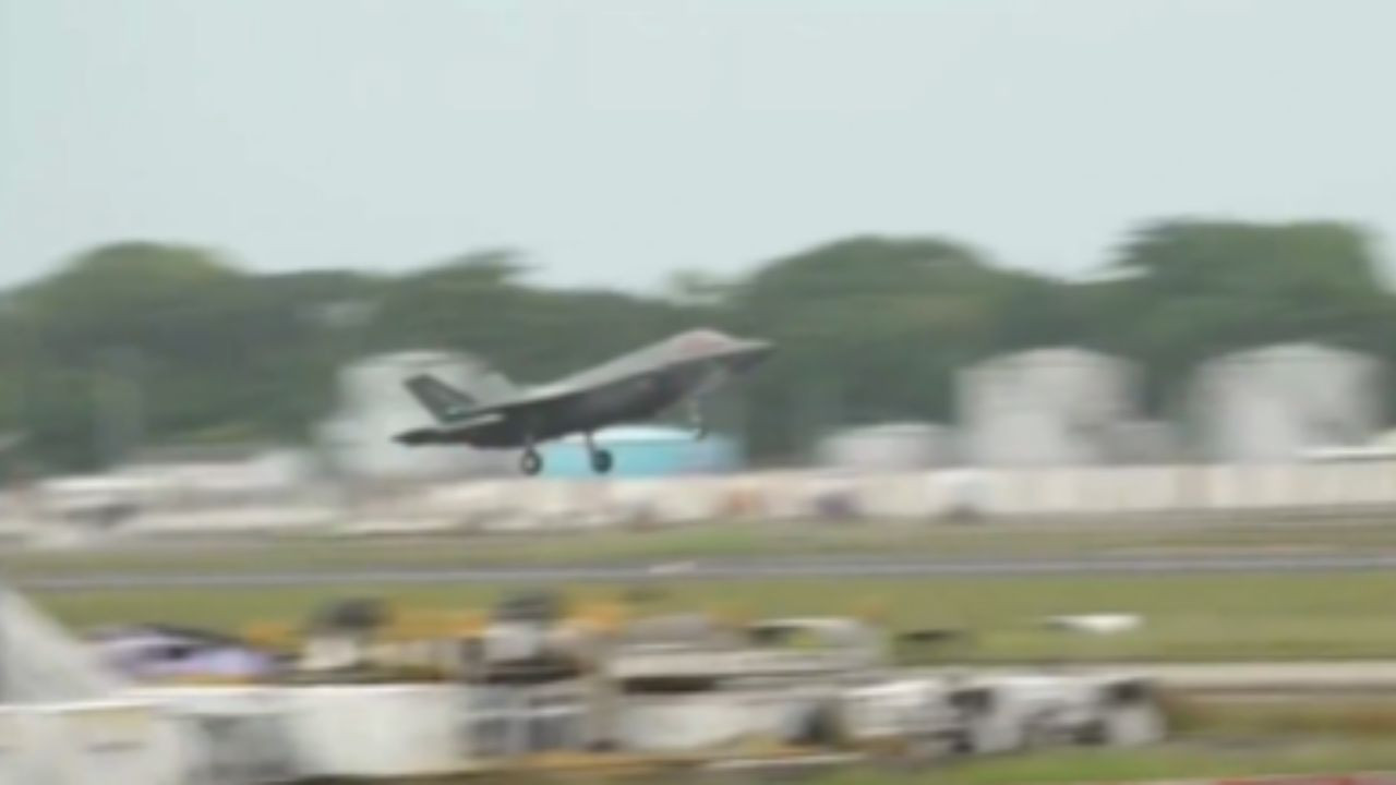 UK Navy F-35B fighter Jet: ब्रिटेन नेवी का F-35B फाइटर जेट पिछले 5 हफ्तों से तकनीकि खराबी के...