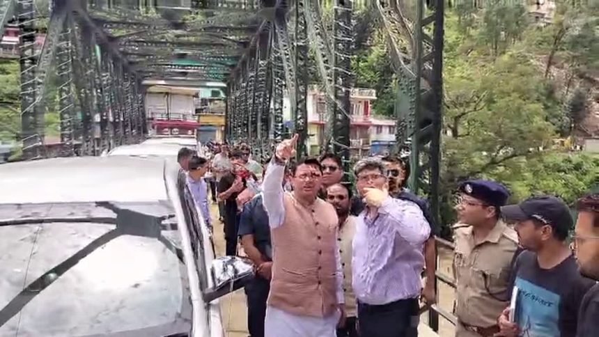 आपदाग्रस्त थराली का सीएम धामी ने किया हवाई दौरा, प्रभावितों से की मुलाकात, मदद का दिलाया भरोसा –
