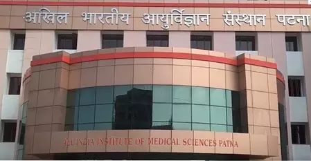 AIIMS में विधायक के खिलाफ डॉक्टरों का प्रदर्शन, सेवाएं ठप
