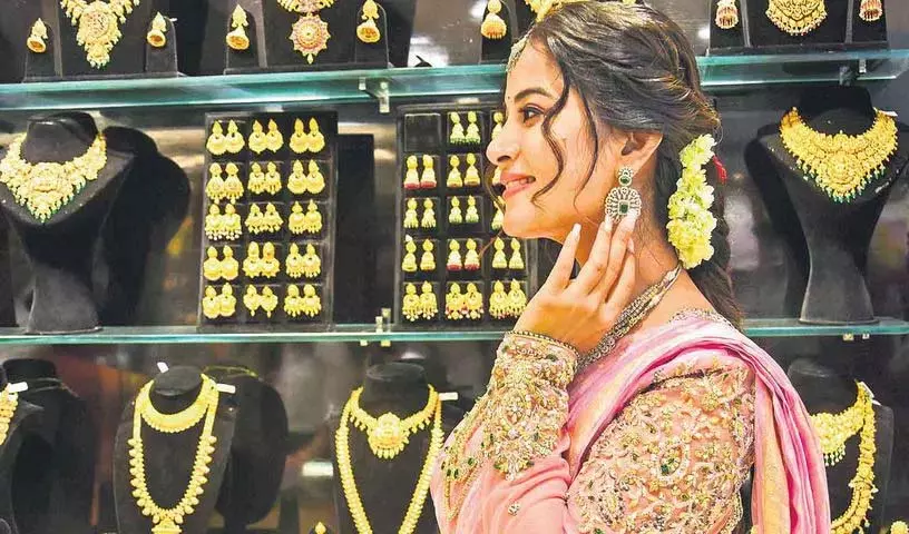 सोना खरीदने वालों के लिए खुशखबरी.. फिर कितनी गिर गई कीमत?
