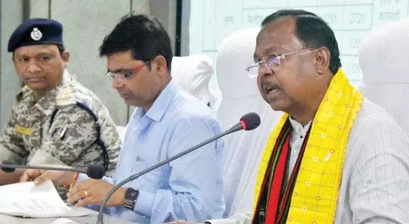 दंतेवाड़ा में कृषि मंत्री रामविचार नेताम ने की त्रि-जिला विभागीय समीक्षा