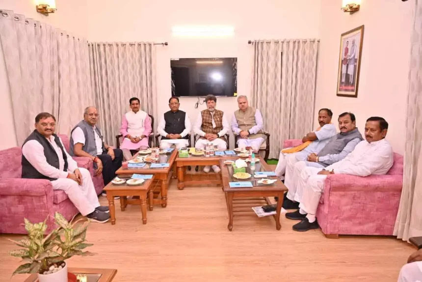 केंद्रीय राज्यमंत्री तोखन साहू के निवास में हुई बीजेपी की अहम बैठक, CM साय-बृजमोहन रहे मौजूद