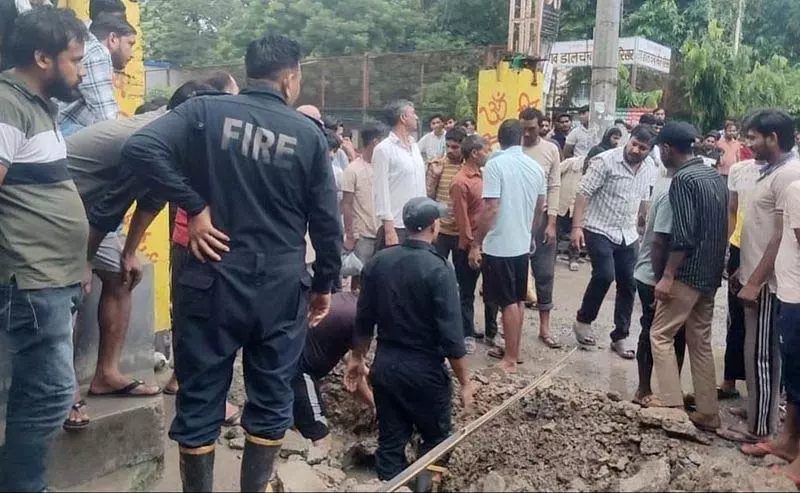 राजोकरी: सीवर में गिरा नाबालिग सुरक्षित निकला