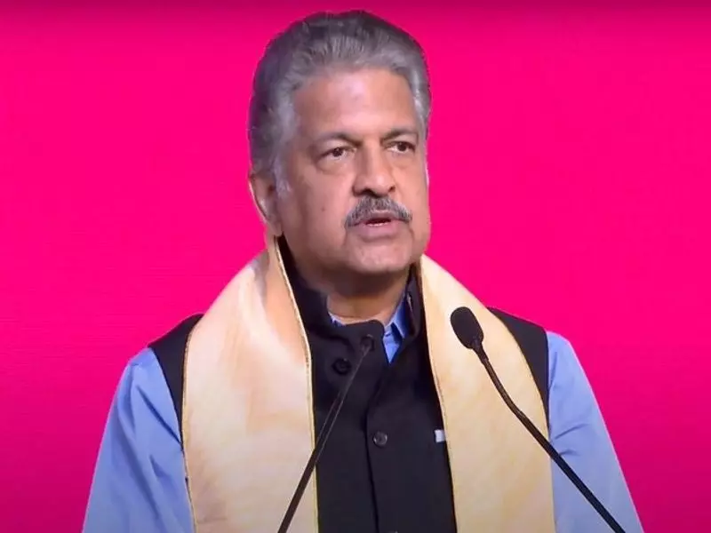 आनंद महिंद्रा ने दीक्षांत में स्नातकों से बेहतर दुनिया के नागरिक बनने का आह्वान किया