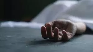 Moga: अज्ञात वाहन की टक्कर से ट्रक के नीचे घुसी कार, युवक की मौत