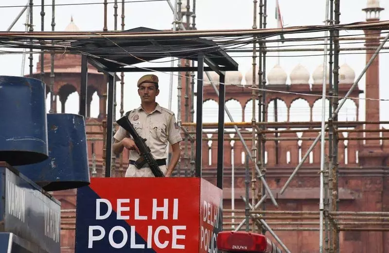 लाल किले में घुसने की कोशिश कर रहे 5 बांग्लादेशी प्रवासी गिरफ्तार