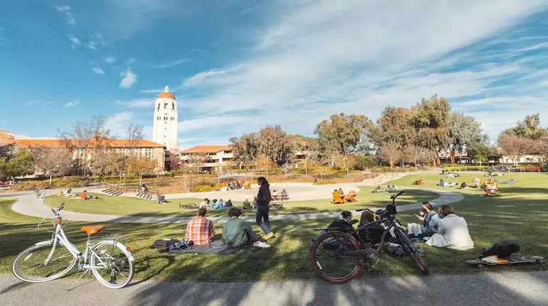 Stanford University ने 360 से अधिक कर्मचारियों को नौकरी से निकाला