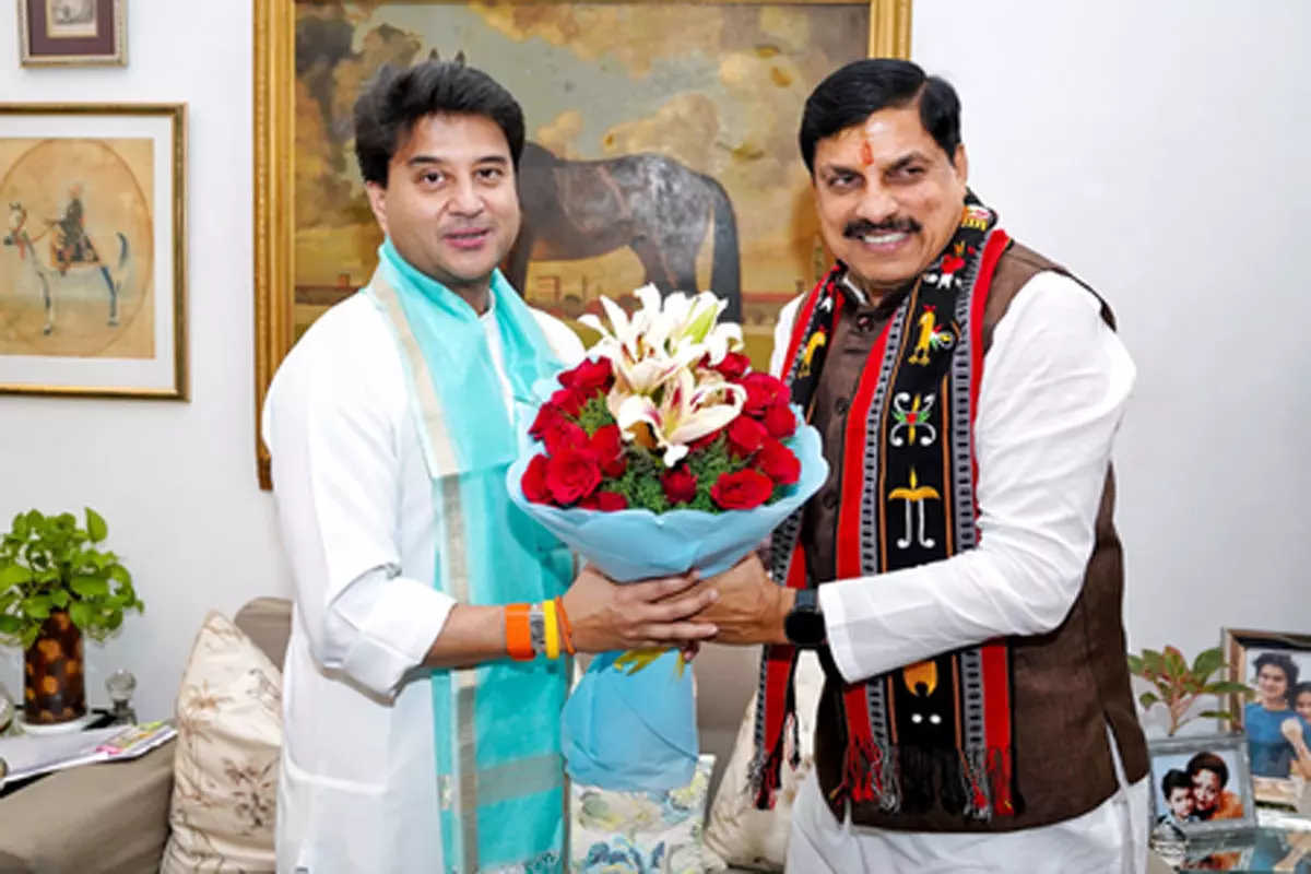 ज्योतिरादित्य सिंधिया ने मोहन यादव से की मुलाकात, आपदा राहत बचाव पर चर्चा | Jyotiraditya Scindia met Mohan Yadav, discussed disaster relief and rescue  | ज्योतिरादित्य सिंधिया ने मोहन यादव से की मुलाकात, आपदा राहत बचाव पर चर्चा
