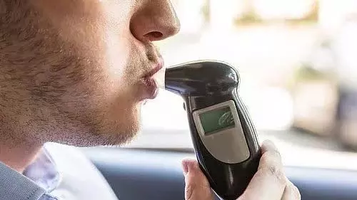 Worli: शराब के नशे में ऑडी चलाने वाले 45 वर्षीय व्यक्ति पर मामला दर्ज | Worli: शराब के नशे में ऑडी चलाने वाले 45 वर्षीय व्यक्ति पर मामला दर्ज,Worli: Case registered against 45-year-old man for driving Audi under influence of alcohol