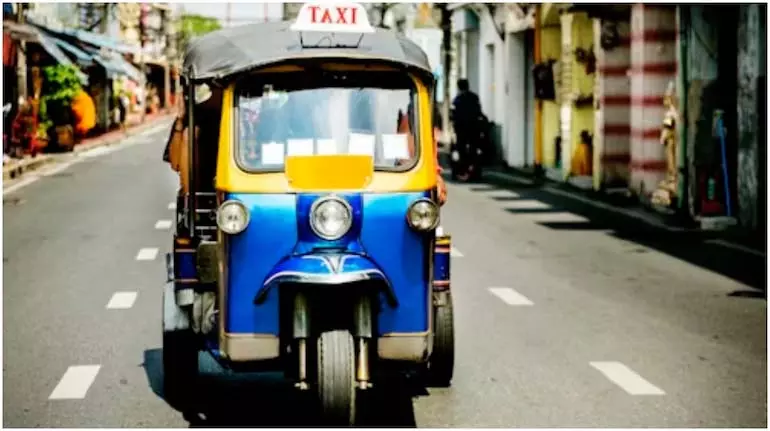 राखी का सरप्राइज महिला ड्राइवर के लिए जीवनदान बन गया | Rakhi surprise turns into lifeline for woman driver:राखी का सरप्राइज महिला ड्राइवर के लिए जीवनदान बन गया