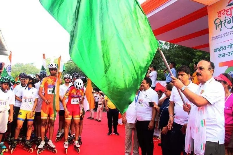 राष्ट्रीय राजधानी में हजारों लोगों ने &lsquo;तिरंगा दौड़&rsquo; में हिस्सा लिया | Thousands of people took part in 'Tiranga Run' in the national capital  राष्ट्रीय राजधानी में हजारों लोगों ने &lsquo;तिरंगा दौड़&rsquo; में हिस्सा लिया