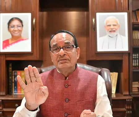 सोमवार को 30 लाख किसानों के खातों में 3,200 करोड़ रुपये की पहली किश्त जमा होगी : शिवराज सिंह चौहान | The first installment of Rs 3,200 crore will be deposited in the accounts of 30 lakh farmers on Monday: Shivraj Singh Chouhan | सोमवार को 30 लाख किसानों के खातों में 3,200 करोड़ रुपये की पहली किश्त जमा होगी : शिवराज सिंह चौहान