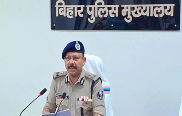 BREAKING: त्योहारों को लेकर बिहार पुलिस अलर्ट, चप्पे-चप्पे पर पैनी नजर | BREAKING: Bihar police on alert regarding festivals, keeping a close watch on every inch | BREAKING: त्योहारों को लेकर बिहार पुलिस अलर्ट, चप्पे-चप्पे पर पैनी नजर
