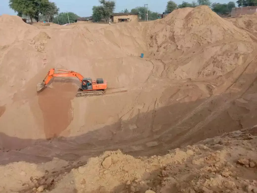 अवैध भंडारित जप्त रेत ब्लॉकों की निविदा खोलने की कार्रवाई 13 अगस्त को | The process of opening the tender for illegally stored confiscated sand blocks will be held on August 13 | अवैध भंडारित जप्त रेत ब्लॉकों की निविदा खोलने की कार्रवाई 13 अगस्त को