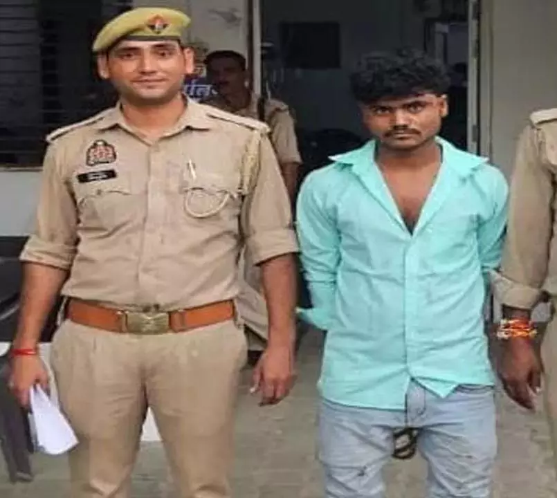 BREAKING: एटा में एसीएमओ पर हमला: एक वांछित आरोपी गिरफ्तार | BREAKING: Attack on ACMO in Etah: One wanted accused arrested | BREAKING: एटा में एसीएमओ पर हमला: एक वांछित आरोपी गिरफ्तार