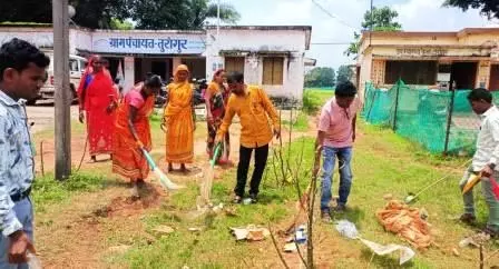 बास्तानार में हर घर तिरंगा-हर घर स्वच्छता अभियान के तहत श्रमदान | Labour donation under every house tricolor-every house cleanliness campaign in Bastanar | बास्तानार में हर घर तिरंगा-हर घर स्वच्छता अभियान के तहत श्रमदान