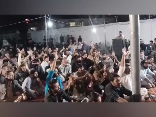हुंजा व्यापारियों के धरने के सत्रहवें दिन, PoGB में सीमा पार आवाजाही ठप
