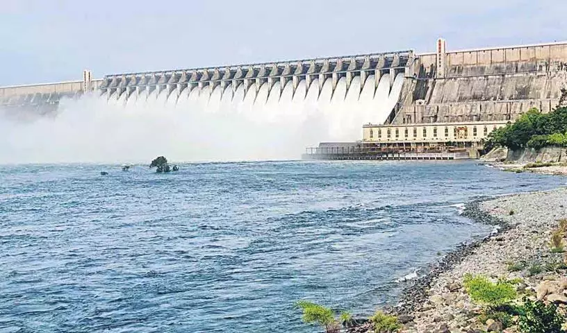 Nagarjuna Sagar में बाढ़.. 18 गेट हटाए गए | Floods in Nagarjuna Sagar.. 18 gates lifted:नागार्जुन सागर में बाढ़.. 18 गेट हटाए गए