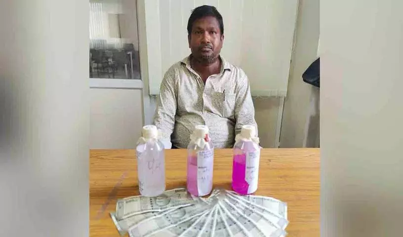 Junior Assistant 6 हजार रुपये की रिश्वत लेते पकड़ा गया | Junior Assistant caught taking bribe of Rs. 6 thousand:कनिष्ठ सहायक 6 हजार रुपये की रिश्वत लेते पकड़ा गया