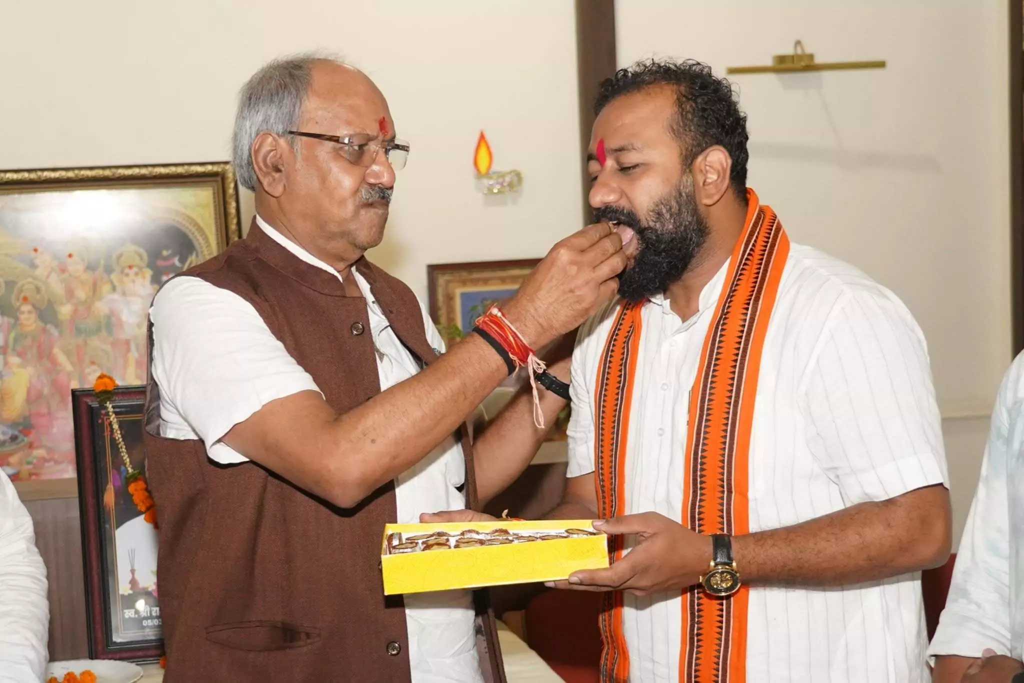 सांसद बृजमोहन अग्रवाल ने मंत्री अमित साहू को दी बधाई, सफल कार्यकाल की शुभकामनाएं | MP Brijmohan Agrawal congratulated Amit Sahu and wished him a successful tenure | सांसद बृजमोहन अग्रवाल ने मंत्री अमित साहू को दी बधाई, सफल कार्यकाल की शुभकामनाएं