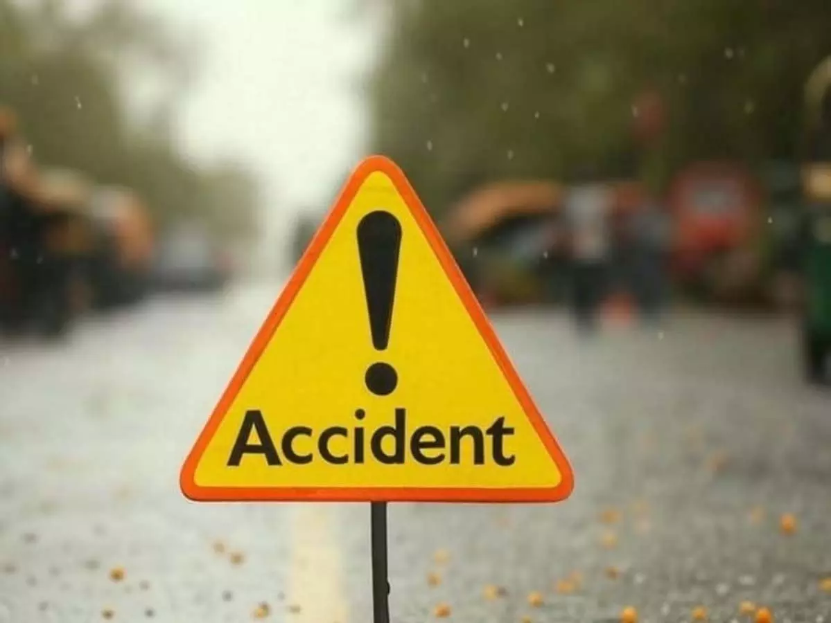 अभनपुर में हाईवा की टक्कर से युवक की मौत, चालक फरार | A young man died in a truck collision in Abhanpur, driver absconded | अभनपुर में हाईवा की टक्कर से युवक की मौत, चालक फरार