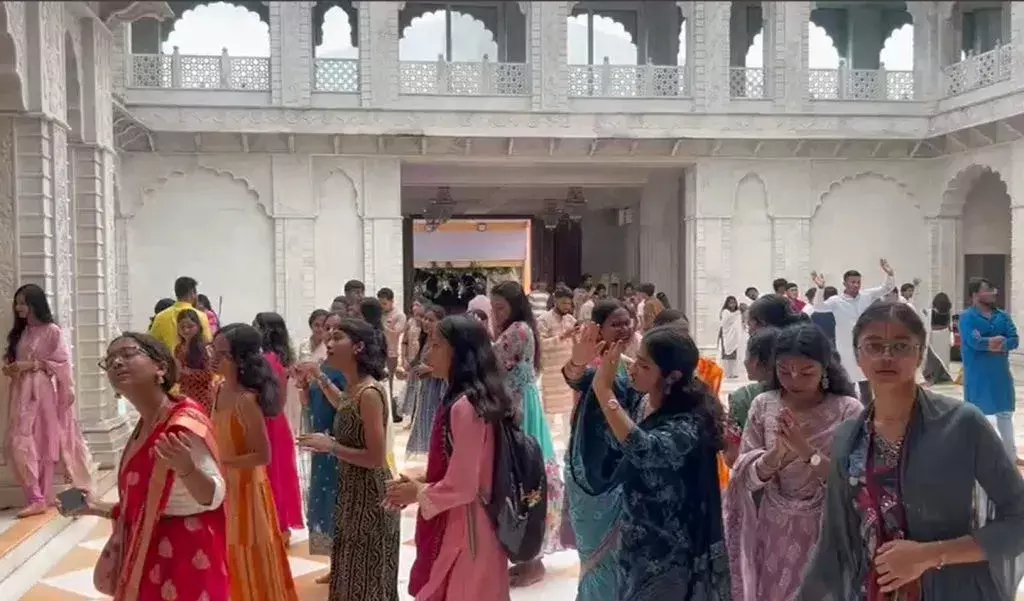 Raipur: इस्कॉन मंदिर में जन्माष्टमी पर भक्तों को 1100 किलो मालपुआ का प्रसाद | Raipur: 1100 kg Malpua Prasad to devotees on Janmashtami at ISKCON temple | Raipur: इस्कॉन मंदिर में जन्माष्टमी पर भक्तों को 1100 किलो मालपुआ का प्रसाद