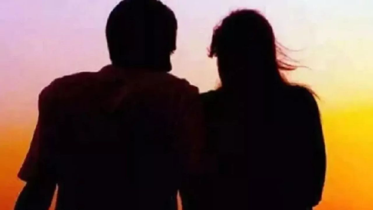 ये मामला यूपी के महराजगंज जिले में स्थित अचली गांव का है. फिलहाल, पीड़ित पति...