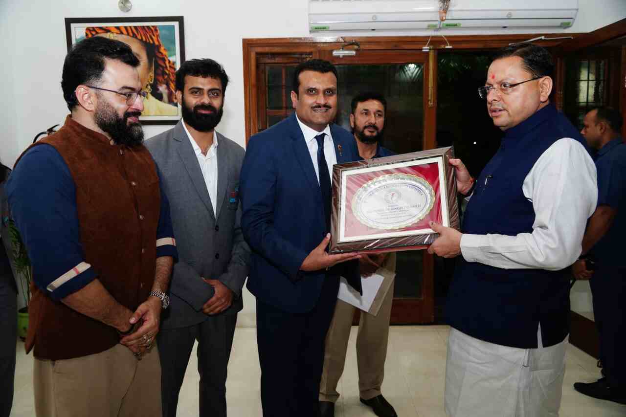 धामी से मिला ISAI का प्रतिनिधिमंडल, प्रदेश में स्केटिंग इंफ्रास्ट्रक्चर को मजबूत करने और खेल प्रतियोगिता को बढ़ावा देने पर हुई चर्चा