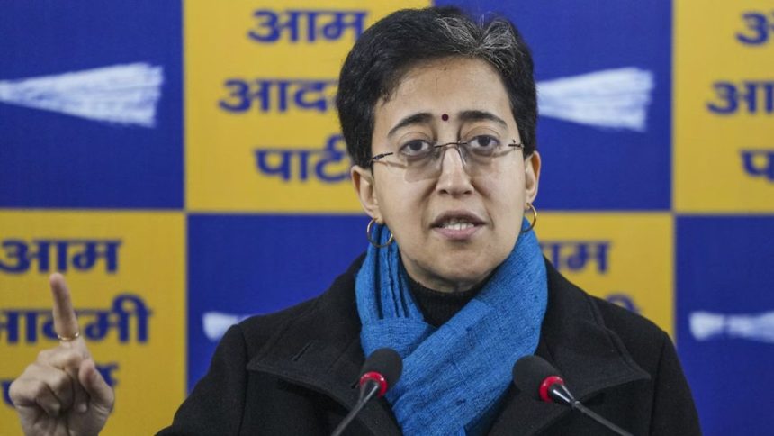 आम आदमी पार्टी (आप) ने दिल्ली में भाजपा सरकार के स्कूल फीस बिल को अभिभावकों...