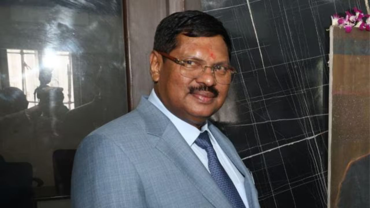 मुख्य न्यायाधीश बीआर गवई ने कानून छात्रों को सलाह दी कि परीक्षा में रैंक...