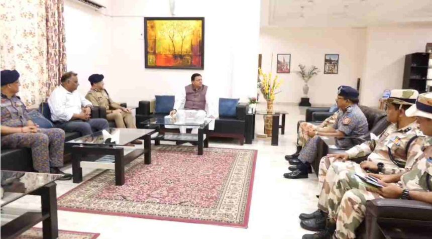 उत्तरकाशी में रेस्क्यू ऑपरेशन जारी, धामी ने की ITBP, NDRF के DG और उत्तराखंड DGP के साथ बैठक, अधिकारियों को दिए सड़क, बिजली और संचार को जल्द सुचारू करने के निर्देश