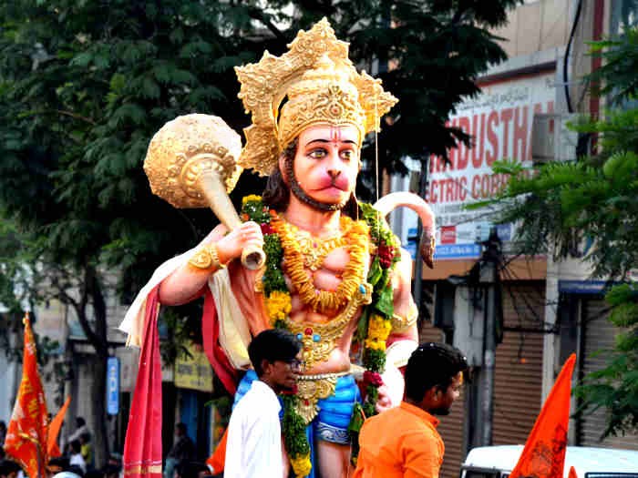 बेहद शक्तिशाली है हनुमान चालीसा की ये चौपाई, रोजाना करें जाप, मिलेगा चमत्कारी लाभ