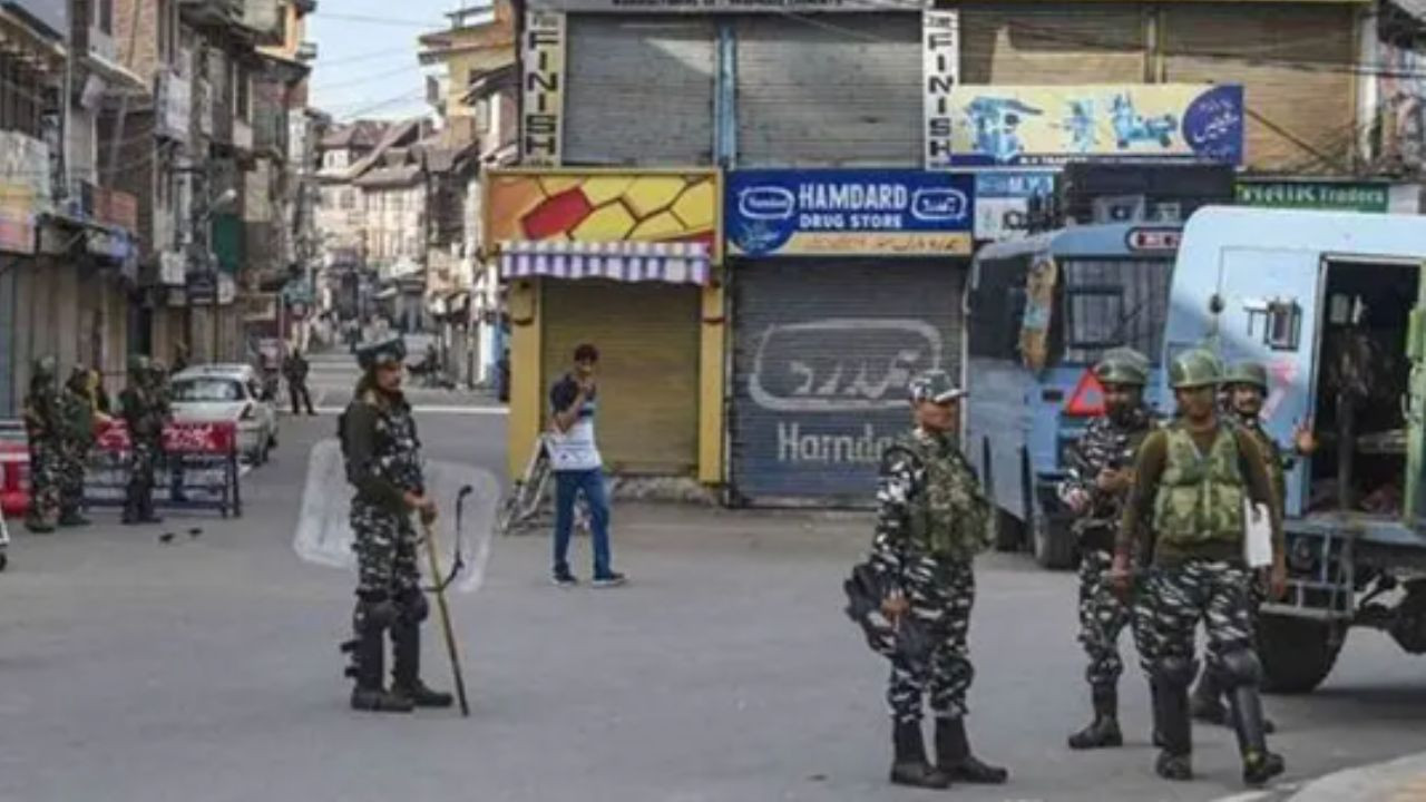 5 अगस्त, 2019 को धारा 370 हटने के बाद जम्मू और कश्मीर में ऐतिहासिक बदलाव आए. इस कदम...