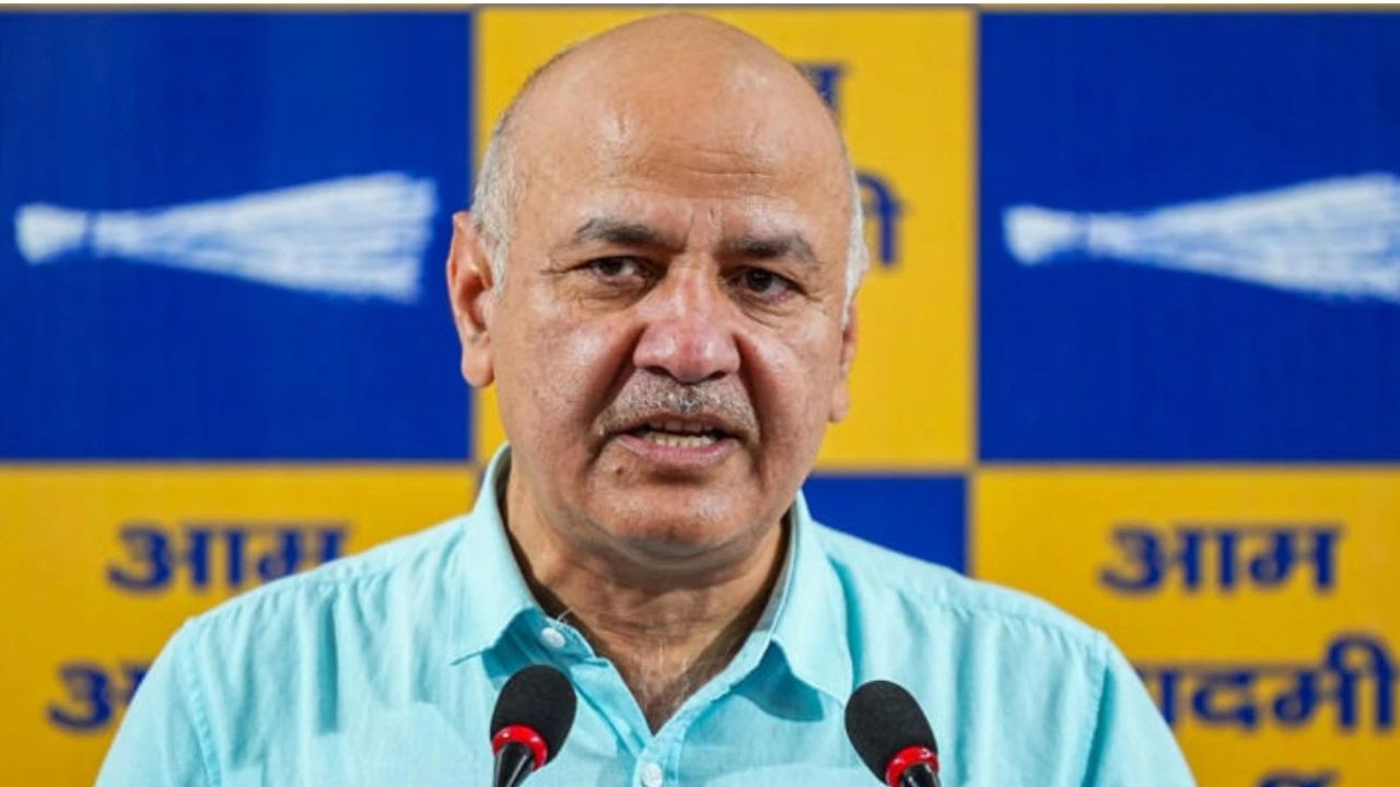 दिल्ली में भाजपा सरकार के स्कूल फीस कानून को लेकर घमासान तेज हो गया है....