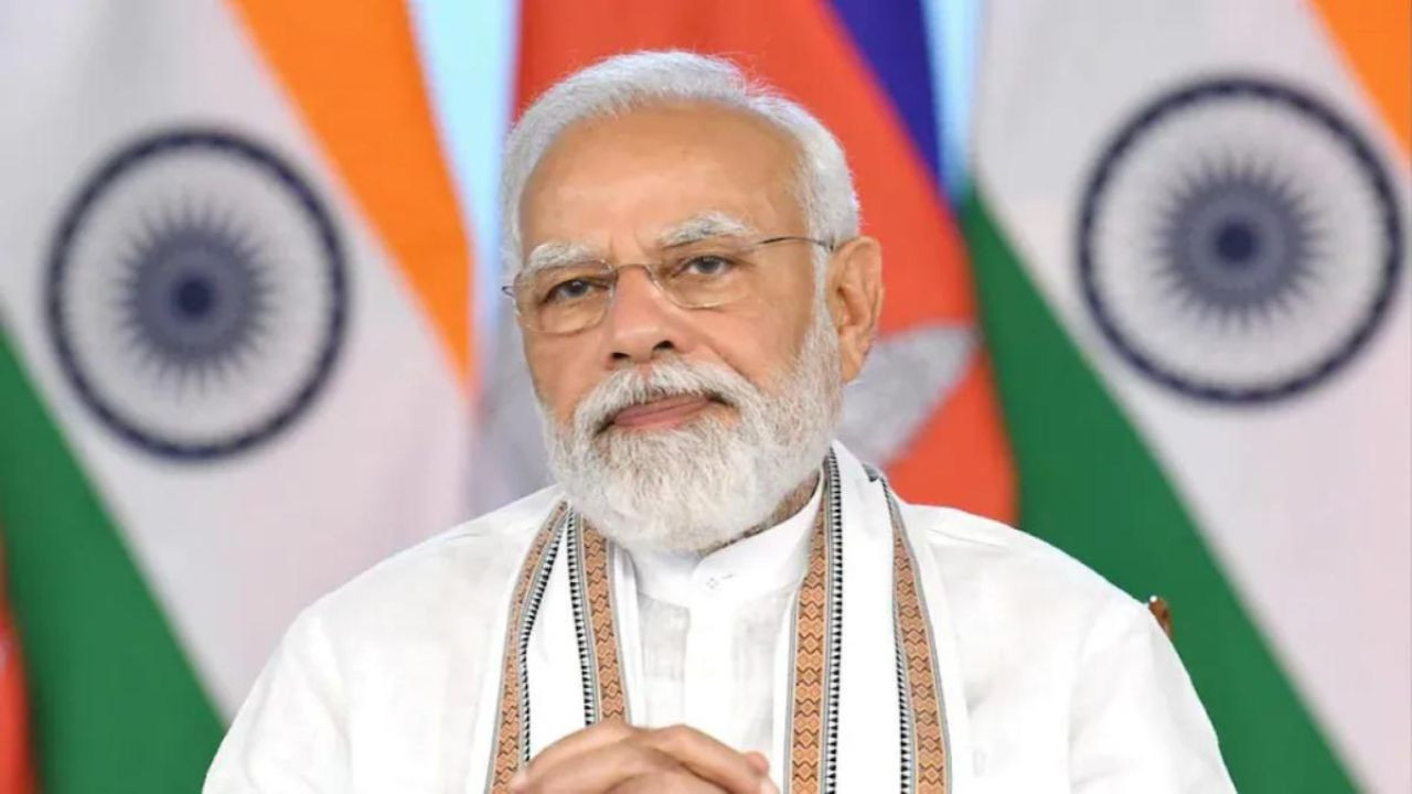प्रधानमंत्री नरेंद्र मोदी ने अहमदाबाद में एक सभा को संबोधित करते हुए कहा...