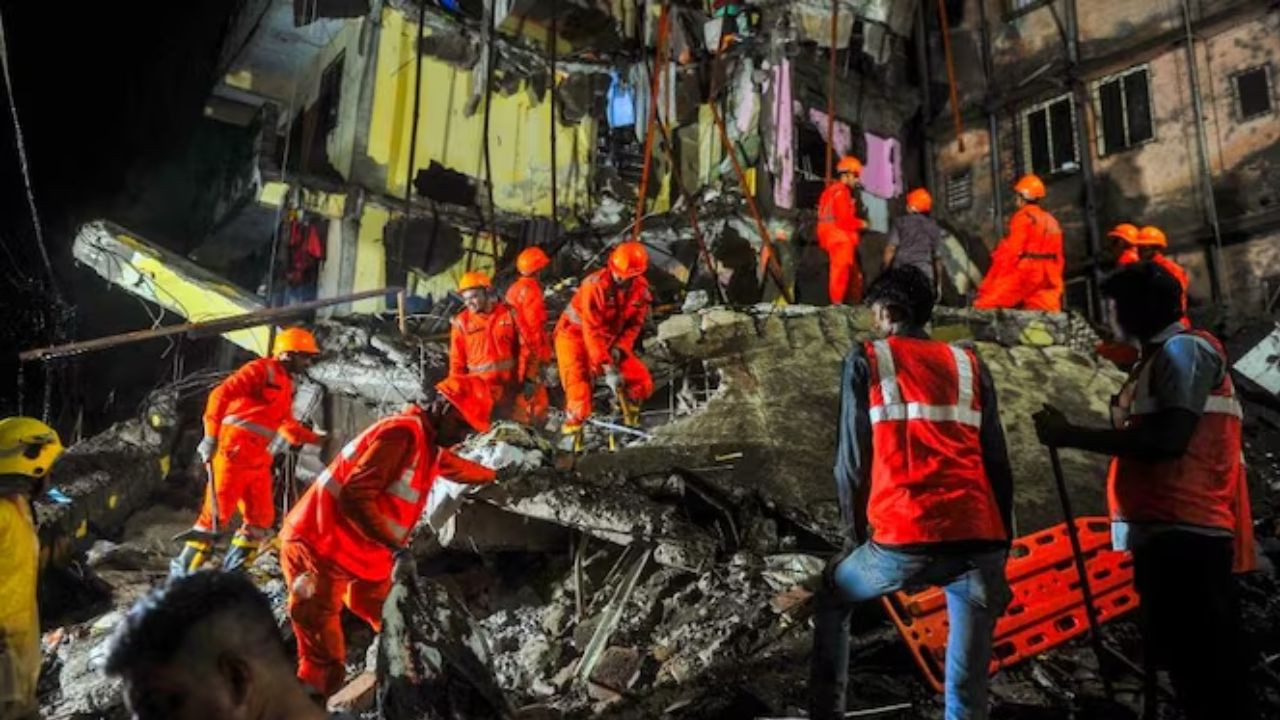 ​​​​​​​Virar Building Collapse: बुधवार की रात विरार में एक चार मंजिला इमारत का एक हिस्सा...