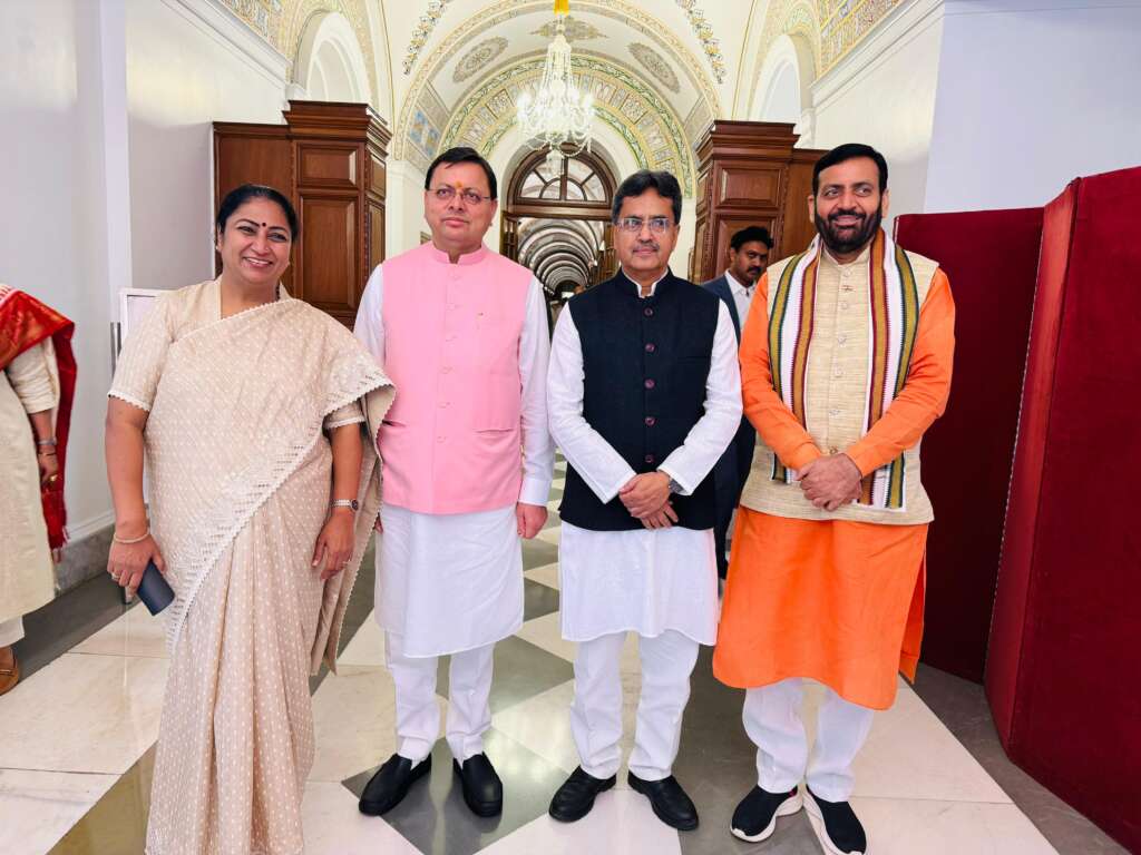 उपराष्ट्रपति सीपी राधाकृष्णन के शपथ ग्रहण में शामिल हुए CM धामी, दिल्ली मे की विशिष्ट अतिथियों से मुलाकात