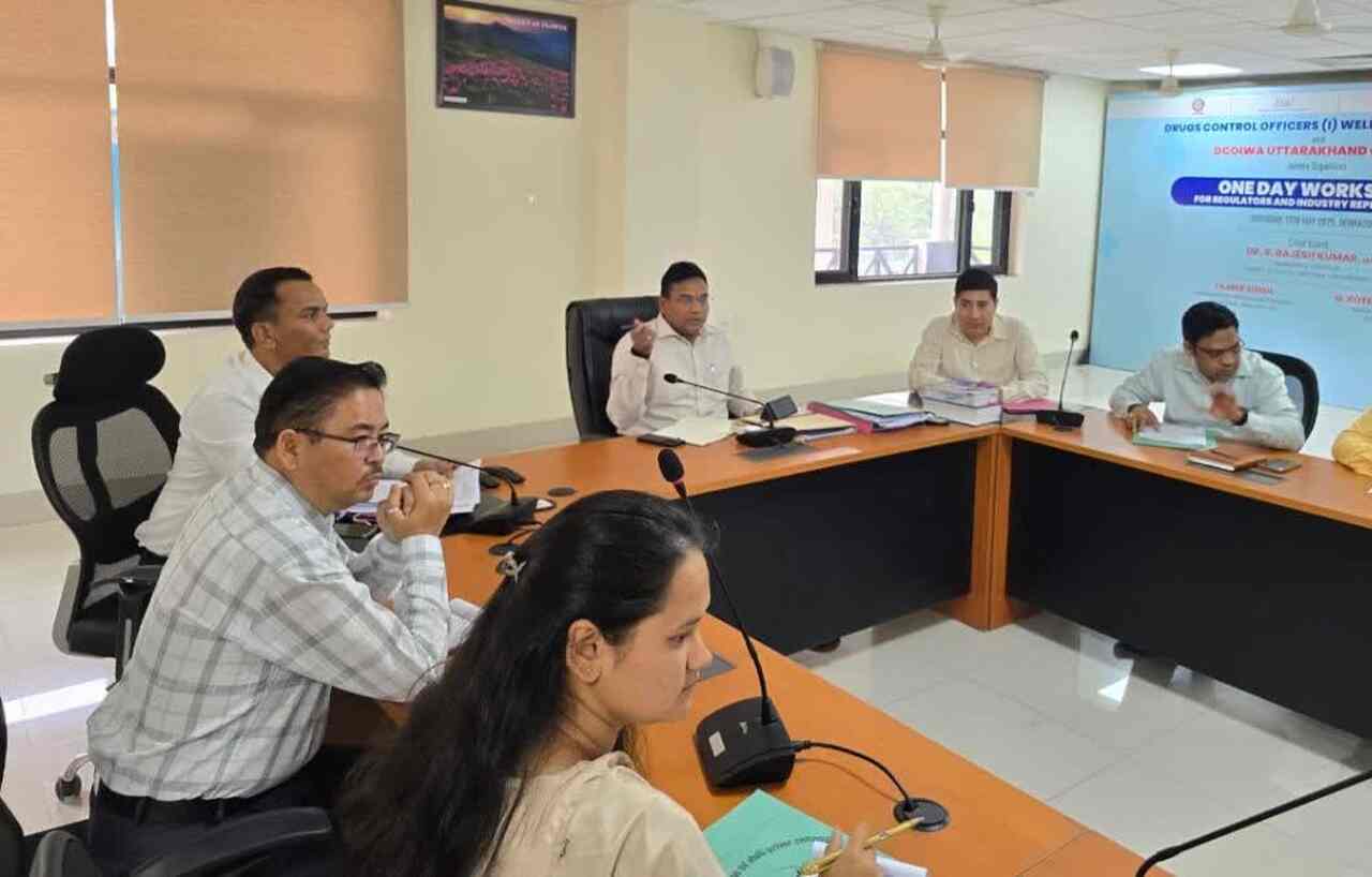 उत्तराखंड: स्वास्थ्य सचिव ने एफडीए मुख्यालय का किया औचक निरीक्षण, 450 मेडिकल स्टोर पर अब तक पड़ चुका छापा