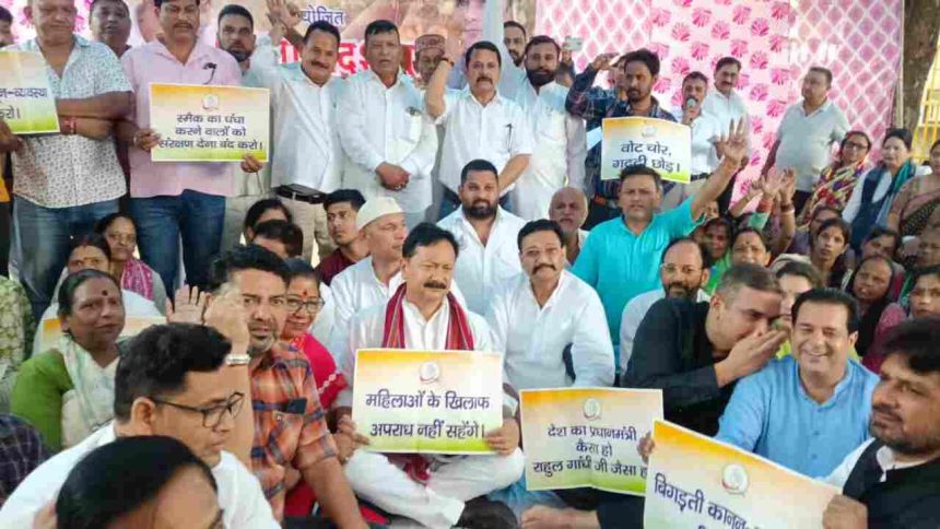 कांग्रेस ने प्रदेश में बिगड़ती कानून व्यवस्था के खिलाफ हल्द्वानी में किया धरना-प्रदर्शन, प्रदेश अध्यक्ष माहरा, उपनेता प्रतिपक्ष सहित कई विधायक रहे मौजूद