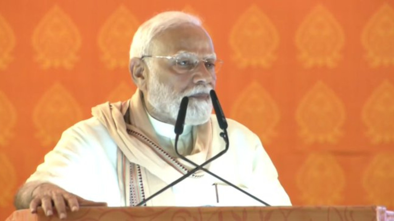पीएम मोदी ने कहा कि इन लोगों को बिहार से इतनी नफरत है. इन लोगों ने घोटाले और...