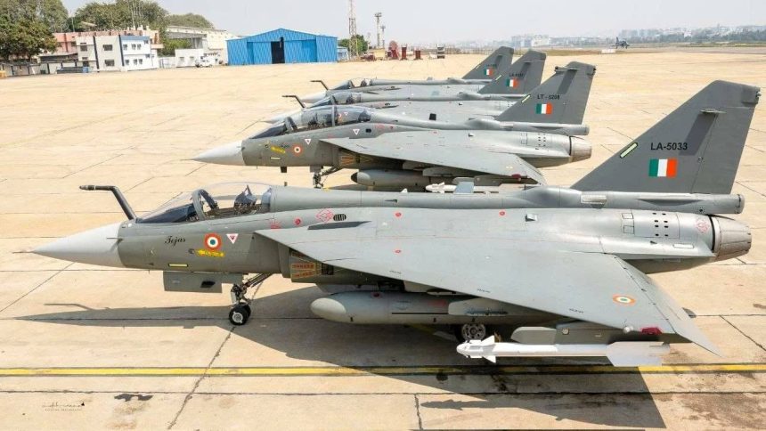 रक्षा मंत्रालय ने हिंदुस्तान एयरोनॉटिक्स लिमिटेड (HAL) के साथ 97 तेजस मार्क 1ए...
