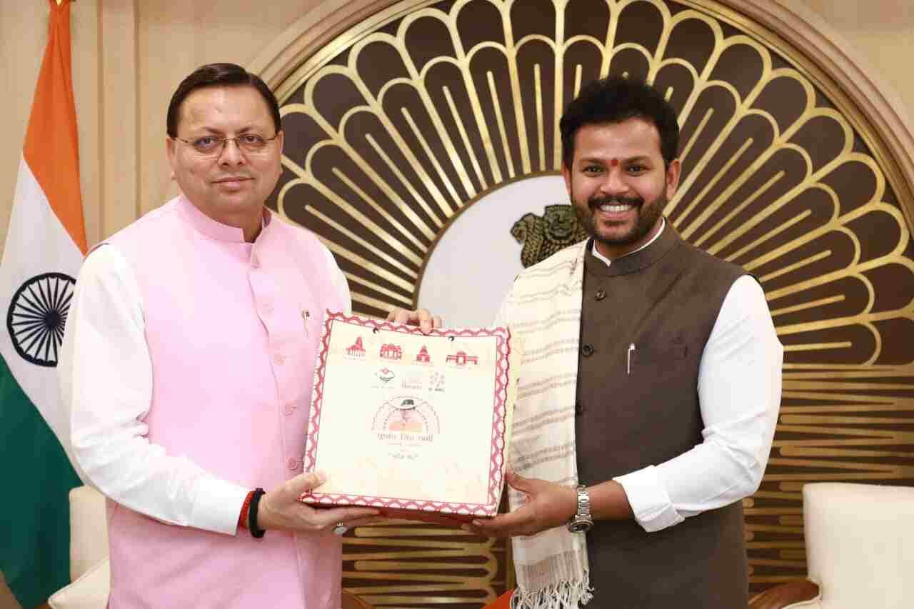 सीएम धामी ने दिल्ली में की केंद्रीय उड्डयन मंत्री से मुलाक़ात, उत्तराखंड में हवाई सेवाओं के विस्तार के साथ किया पिथौरागढ़ से दिल्ली तक नियमित फ्लाइट का अनुरोध