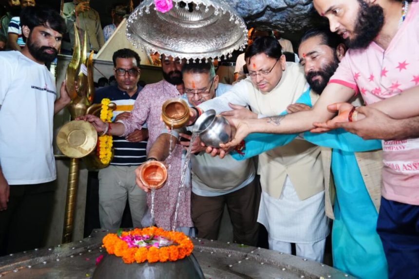 सीएम धामी ने टपकेश्वर मंदिर पहुंचकर की पूजा अर्चना, प्रदेशवासियों के लिये की सुख समृद्धि की कामना अतिवृष्टि से प्रभावित स्थल का किया निरीक्षण