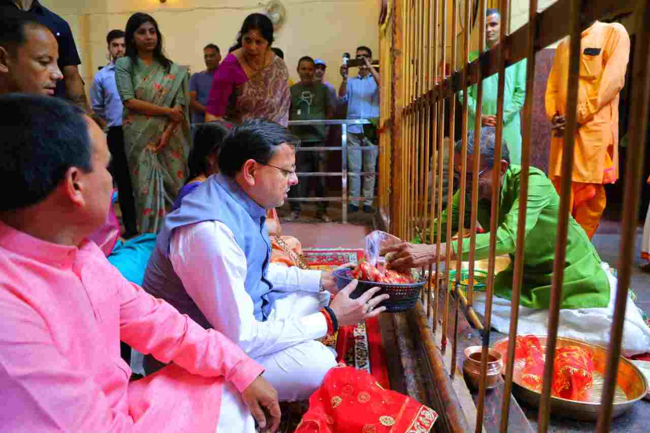 मुख्यमंत्री पुष्कर सिंह धामी ने मां धारी देवी के मंदिर में की पूजा-अर्चना, प्रदेशवासियों की सुरक्षा, सुख-समृद्धि एवं आपदा राहत की कामना की