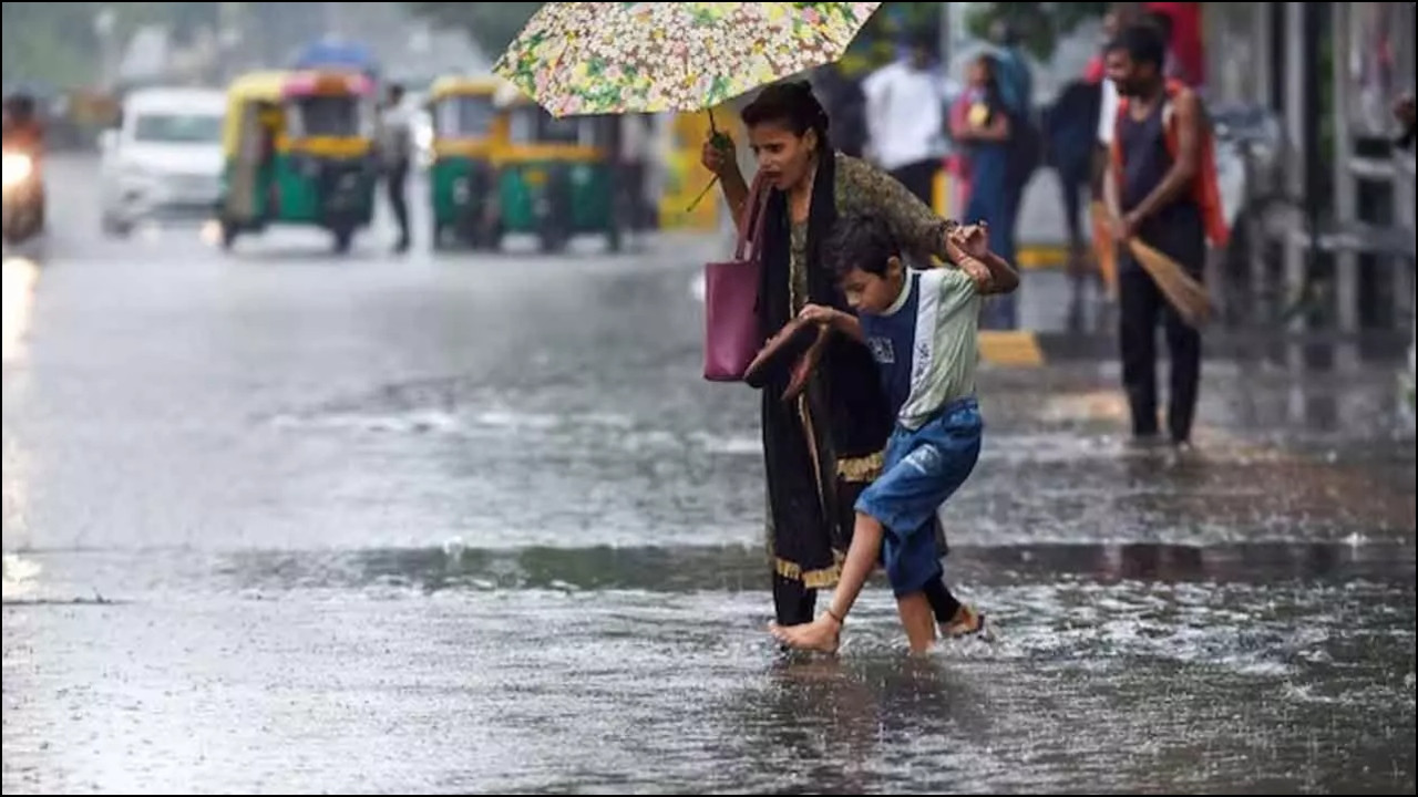 Aaj Ka Mausam 14 September 2025: आज 14 सितंबर को देशभर में मौसम का मिजाज अलग-अलग रहेगा. दिल्ली और...