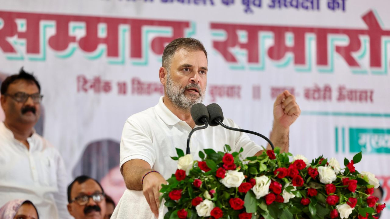 कांग्रेस नेता राहुल गांधी ने वोट चोरी के "गतिशील और विस्फोटक" सबूत उजागर...