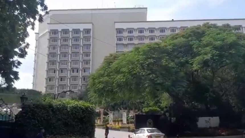 Delhi Taj Palace Bomb Threat: नई दिल्ली के एक लोकप्रिय ताज पैलेस होटल को ईमेल के जरिए बम की...