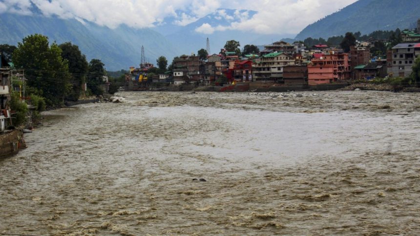 हिमाचल प्रदेश में कुल मिलाकर 4,07,9 करोड़ रुपये का नुकसान होने का अनुमान है....